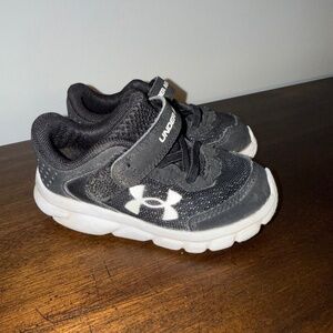 Under Armour Boys' Black Athletic Sneakers Size 5K